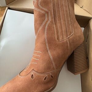 Women's Tan Suede Boots